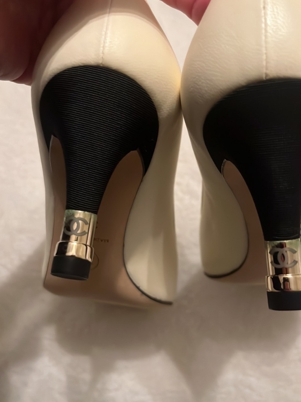 CHANEL Cream and Black Cap-Toe Mid Heel Pumps 35.5 - Picture 4 of 9